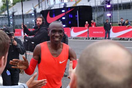 Kenyanul Eliud Kipchoge a câştigat maratonul de la Londra pentru a treia oară