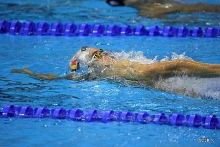 Robert Glinţă în semifinale la 100 m spate, la CE de nataţie
