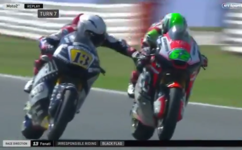 Un motociclist din Moto2 a acţionat frâna unui adversar, în timpul MP al San Marino - VIDEO