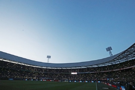 Olanda: Meciul Feyenoord – Venlo, abandonat după ce instalaţia de nocturnă a cedat