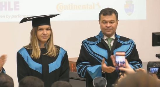 Simona Halep a primit titlul de Doctor Honoris Causa al Universităţii de Vest din Timişoara. FOTO