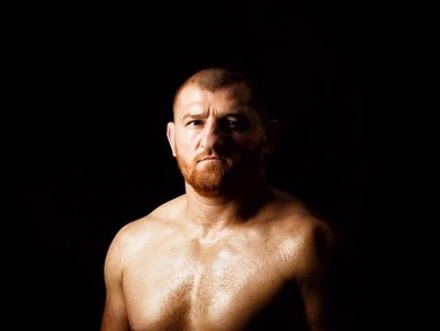Cătălin Moroşanu luptă cu un campion MMA în gala Dynamite de la Craiova