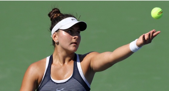 Bianca Andreescu, victorie de senzaţie la Auckland, scor 6-4, 6-4, cu daneza Caroline Wozniacki
