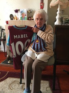 West Ham şi-a pierdut cea mai în vârstă fană; Mabel Arnold a murit la 102 ani