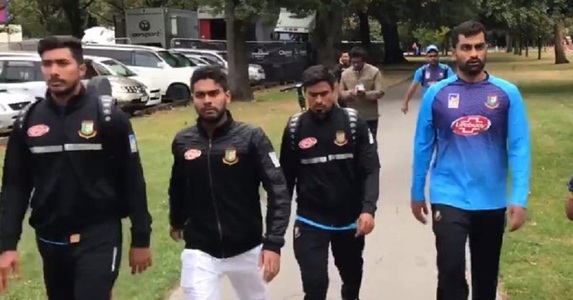 Jucătorii echipei de crichet a Bangladesh-ului se aflau în faţa moscheei Al Noor în momentul atacului armat. Sportivii s-au refugiat în Hagley Oval, meciul test cu Noua Zeelandă a fost anulat