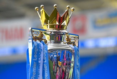 Liverpool va sărbători cu o replică a trofeului Premier League, dacă va câştiga titlul în Anglia