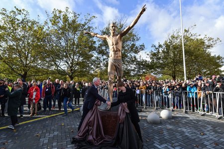 Zlatan Ibrahimovici are statuie la Malmo