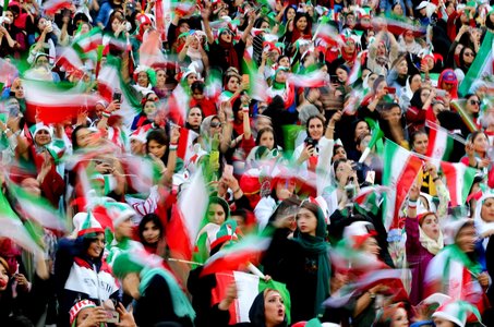 Teheran: Cu mii de femei în tribune, naţionala Iranului a obţinut o victorie zdrobitoare în preliminariile CM – 14-0 cu Cambodgia