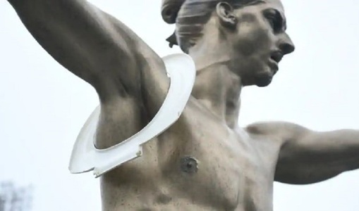 Malmo: Statuia lui Zlatan Ivrahimovici a fost vandalizată