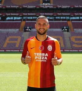 Galatasaray renunţă la Andone, românul va reveni în Anglia
