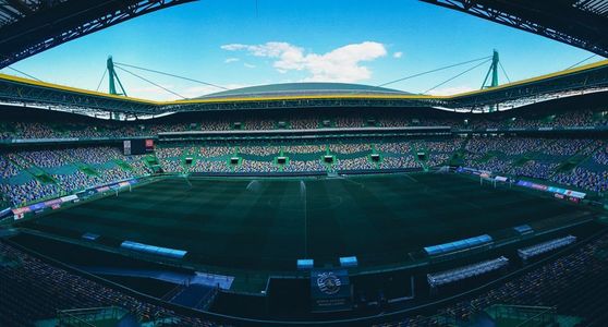 Salariile jucătorilor echipei Sporting Lisabona, reduse cu 40 la sută. Conducerea clubului îşi micşorează salariile cu 50 la sută