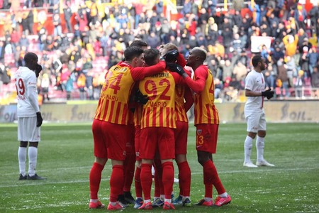 Turcia: Jucătorii echipelor Kayserispor şi Galatasaray au fost testaţi pentru Covid-19. Toate rezultatele, negative