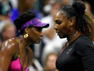 Serena Williams a învins-o pe sora sa Venus în turul doi la Lexington