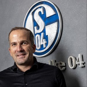 Schalke 04, la al treilea antrenor în acest sezon