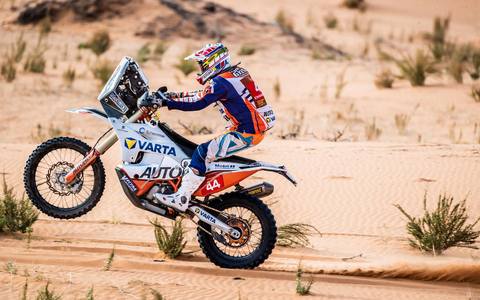 UPDATE: Emanuel Gyenes, locul 36 la clasa moto, în prima etapă a Raliului Dakar. La Original by Motul – Malle Moto, românul a ocupat locul 1