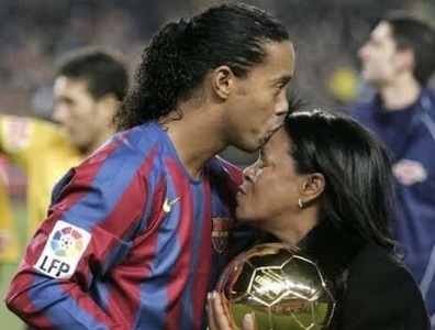 Mama lui Ronaldinho a murit din cauza Covid-19