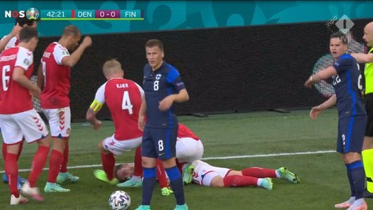 UPDATE - Panică la meciul Danemarca - Finlanda: Christian Erisken a căzut pe teren şi a avut nevoie de minute în şir de resuscitare / UEFA: Eriksen, dus la spital şi stabilizat / Mesajul federaţiei daneze / Meciul s-a reluat, fiind câştigat de Finlanda