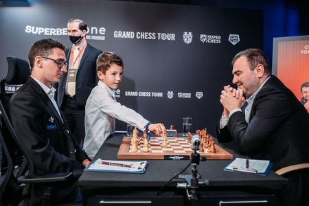 Superbet Chess Classic - Shakhriyar Mamedyarov reuşeşte a treia victorie consecutivă şi devine liderul detaşat. Maia Morgenstern şi de Daniel Pancu, primele mutări în Runda a VIII-a