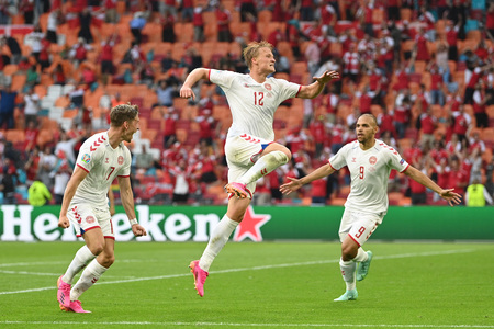 Danemarca a învins cu 4-0 Ţara Galilor şi este prima sfertfinalistă de la Euro-2020 / Haţegan a fost arbitru de rezervă
