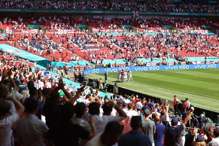 UEFA estimează la cel puţin 5.000 numărul persoanelor fără bilet care au pătruns pe Stadionul Wembley la finala Euro-2020. Autorităţile au anunţat "un număr mic"