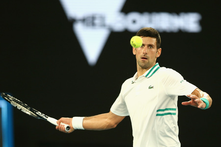 JO, tenis: Rezultate opuse pentru principalii favoriţi: Djokovici, calificare lejeră în semifinale, Medvedev, eliminat