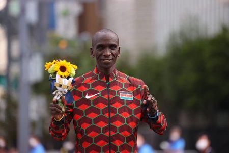 Kenyanul Kipchoge a câştigat pentru a doua oară consecutiv titlul olimpic la maraton