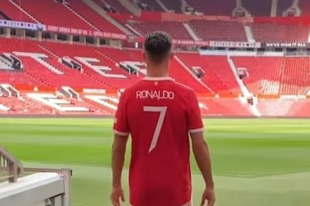 Manchester United a vândut tricouri ale lui Ronaldo în valoare de aproape 220 de milioane de euro într-o săptămână