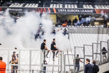 Cinci suporteri au fost arestaţi după incidentele de la meciul Marseille – Galatasaray