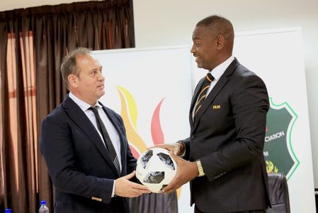 Tehnicianul român Mario Marinică va conduce Malawi la Cupa Africii pe Naţiuni