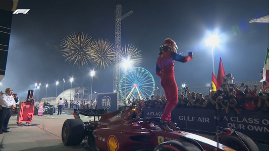 Dublă Ferrari în prima cursă a sezonului de F1: Leclerc a câştigat în Bahrain, Sainz s-a clasat al doilea / Verstappen a abandonat