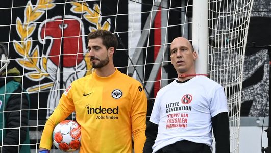 Bundesliga: Meciul Eintracht Frankfurt – Freiburg, întrerupt din cauza unor activişti de mediu