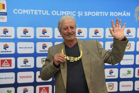Corneliu Ion, multiplu medaliat olimpic, mondial şi european la tir, a primit Colanul de Aur al COSR