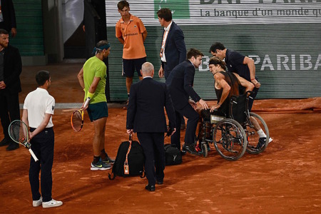 Nadal a ajuns în finală la Roland Garros chiar de ziua lui de naştere, după ce Zverev a abandonat. Germanul a urlat de durere şi a părăsit terenul în scaun cu rotile