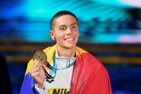 UPDATE - Performanţă istorică pentru România. David Popovici a obţinut încă o medalie de aur. La 17 ani, e dublu campion mondial / Popovici: Sunt un puşti care înoată repede, un tip banal, capabil de lucruri extraordinare şi care inspiră - FOTO