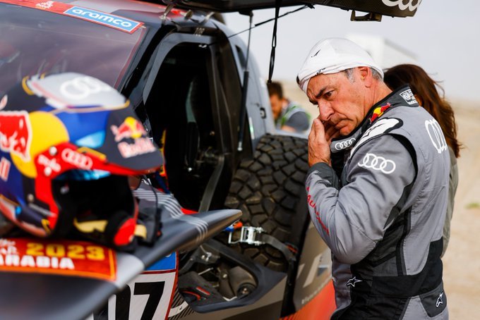 Pilotul Carlos Sainz s-a retras de la Dakar-2023, după un accident în etapa a noua - VIDEO