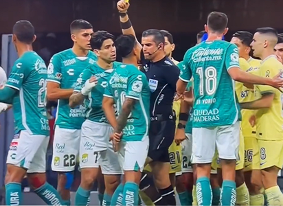 Mexic: Un arbitru a fost suspendat 12 meciuri pentru că l-a lovit pe un jucător în zona genitală - VIDEO