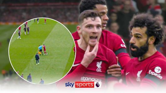 Un tuşier l-a lovit pe Andrew Robertson în meciul FC Liverpool – Arsenal, din Premier League - VIDEO