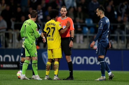 Arbitrul meciului Bochum – Dortmund, plasat sub protecţie după ce a primit ameninţări