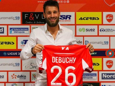 Fostul internaţional francez Mathieu Debuchy se va retrage la finalul acestui sezon
