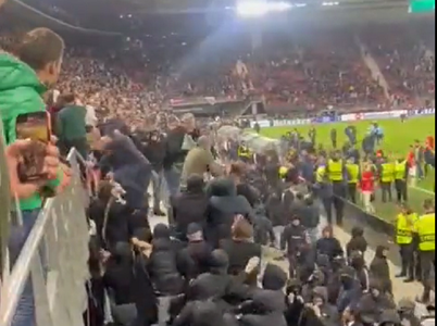 Violenţe pe AZ Stadion din Alkmaar: Suporterii gazdelor au atacat zona în care se aflau familiile jucătorilor de la West Ham - VIDEO