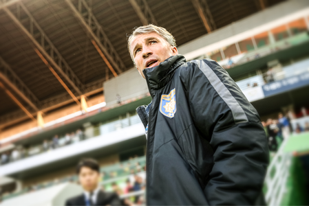Victorie pentru Dan Petrescu în Coreea de Sud: Jeonbuk – Suwon, scor 1-0
