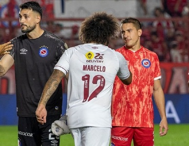 Accidentare teribilă în Copa Libertadores. Marcelo, eliminat în lacrimi după ce i-a luxat genunchiul lui Luciano Sanchez – VIDEO