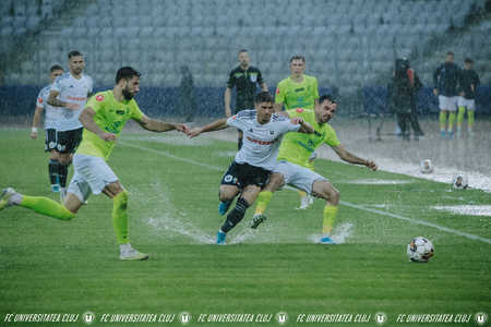 Superliga: Poli Iaşi a învins U Cluj, scor 2-0, într-un meci început duminică, dar întrerupt din cauza ploii torenţiale