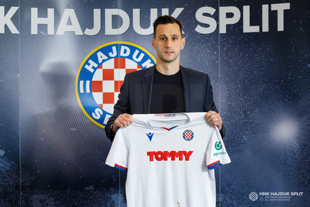 Nikola Kalinic a semnat cu Hajduk Split un contract pentru suma simbolică de un euro

