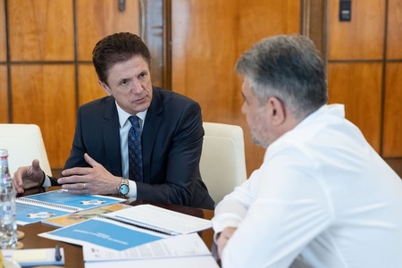Gică Popescu: Am discutat cu premierul Marcel Ciolacu despre noi modalităţi şi reglementări cu privire la finanţarea sportului / Premierul: Îl voi susţine total pe Gheorghe Popescu în proiectul său 
