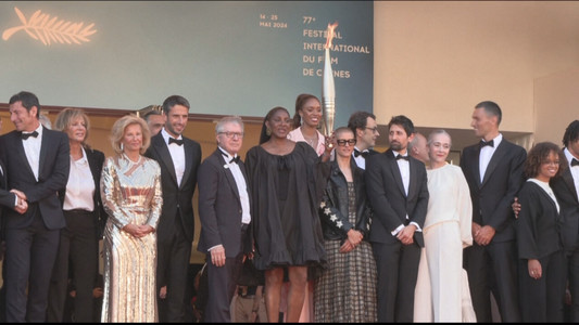 Flacăra olimpică a ajuns la Festivalul de Film de la Cannes - VIDEO