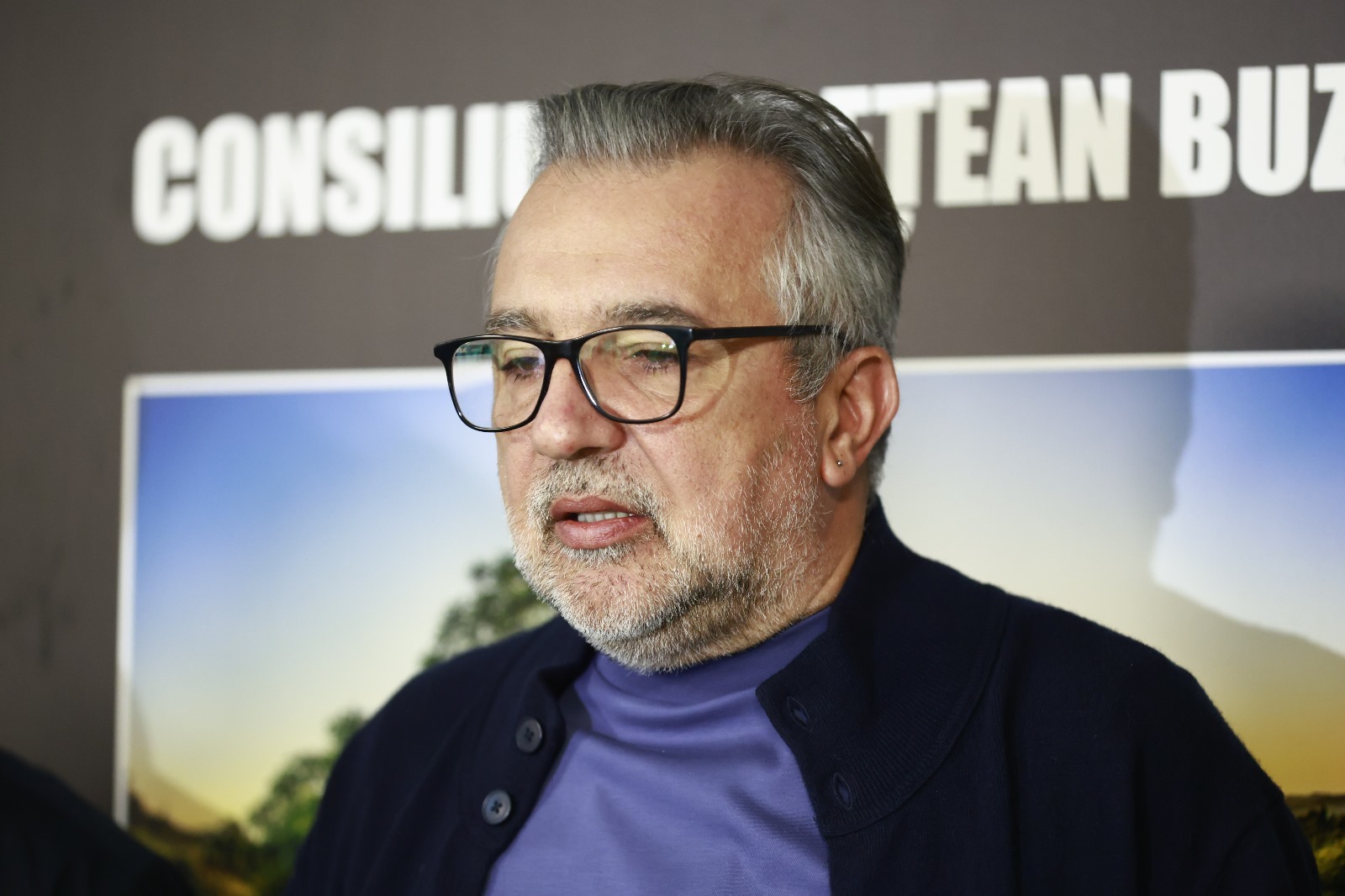 FC Buzău( Gloria Buzău) riscă să piardă finanţarea de la Primăria municipiului Buzău şi de la Consiliul judeţean Buzău/ Preşedintele CJ Buzău: Antrenorul Eugen Neagoe care vrea să plece, nu se mai simte motivat, o să avem o discuţie cu dumnealui