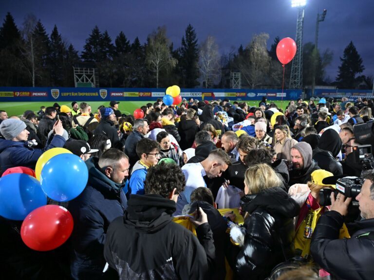 Aproape 300 de suporteri, majoritatea copii, s-au întâlnit cu jucătorii echipei naţionale – FOTO