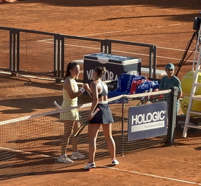 Ucraineanca Marta Kostiuk a dat mâna cu Daria Kasatkina la turneul de la Roma, după ce rusoaica a devenit cetăţean australian