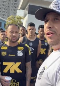 Fani ai echipei Santos au intrat la centrul de antrenament şi au ameninţat jucătorii, inclusiv pe Neymar - VIDEO